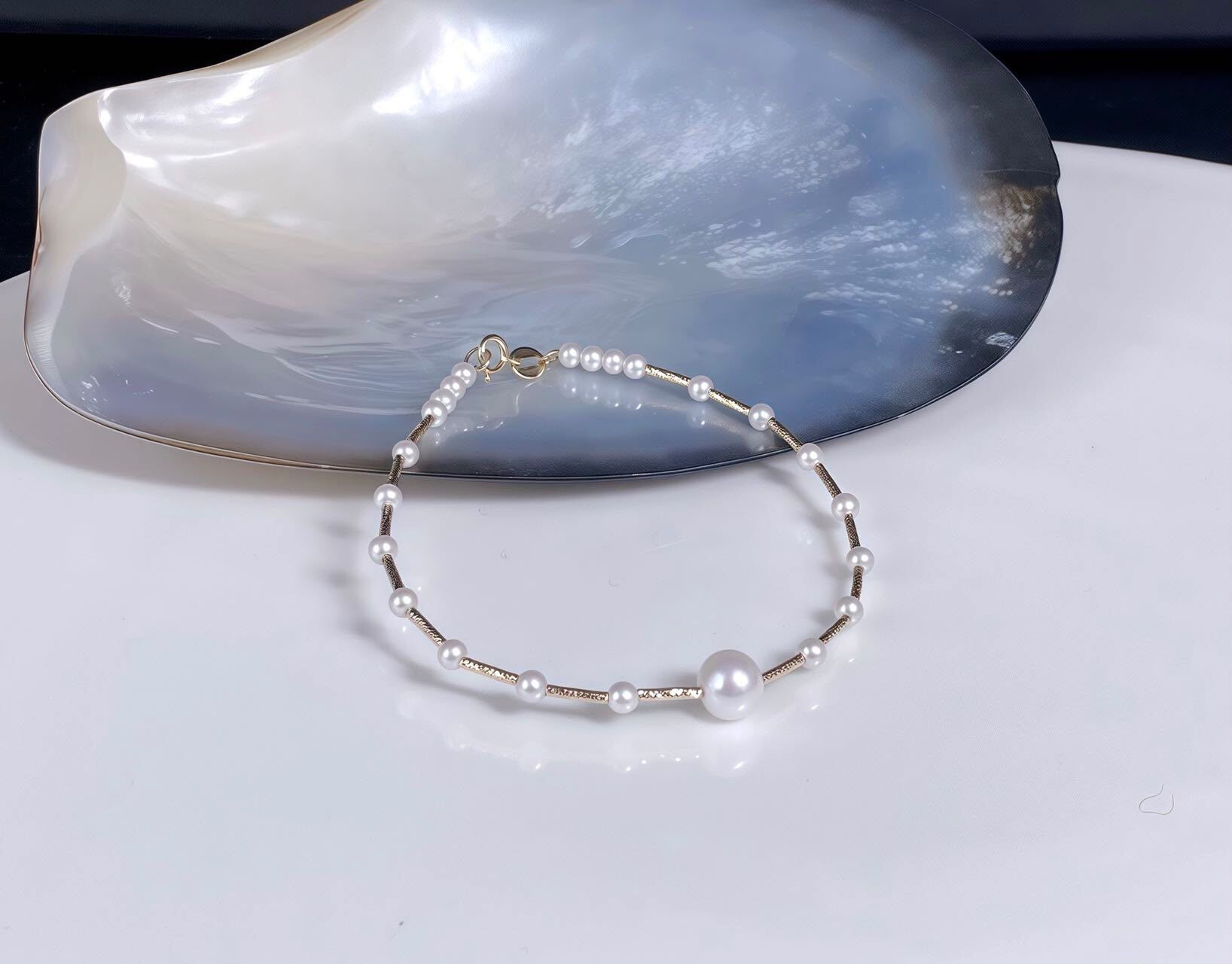 18k Yellow Gold Pearl Bracelet