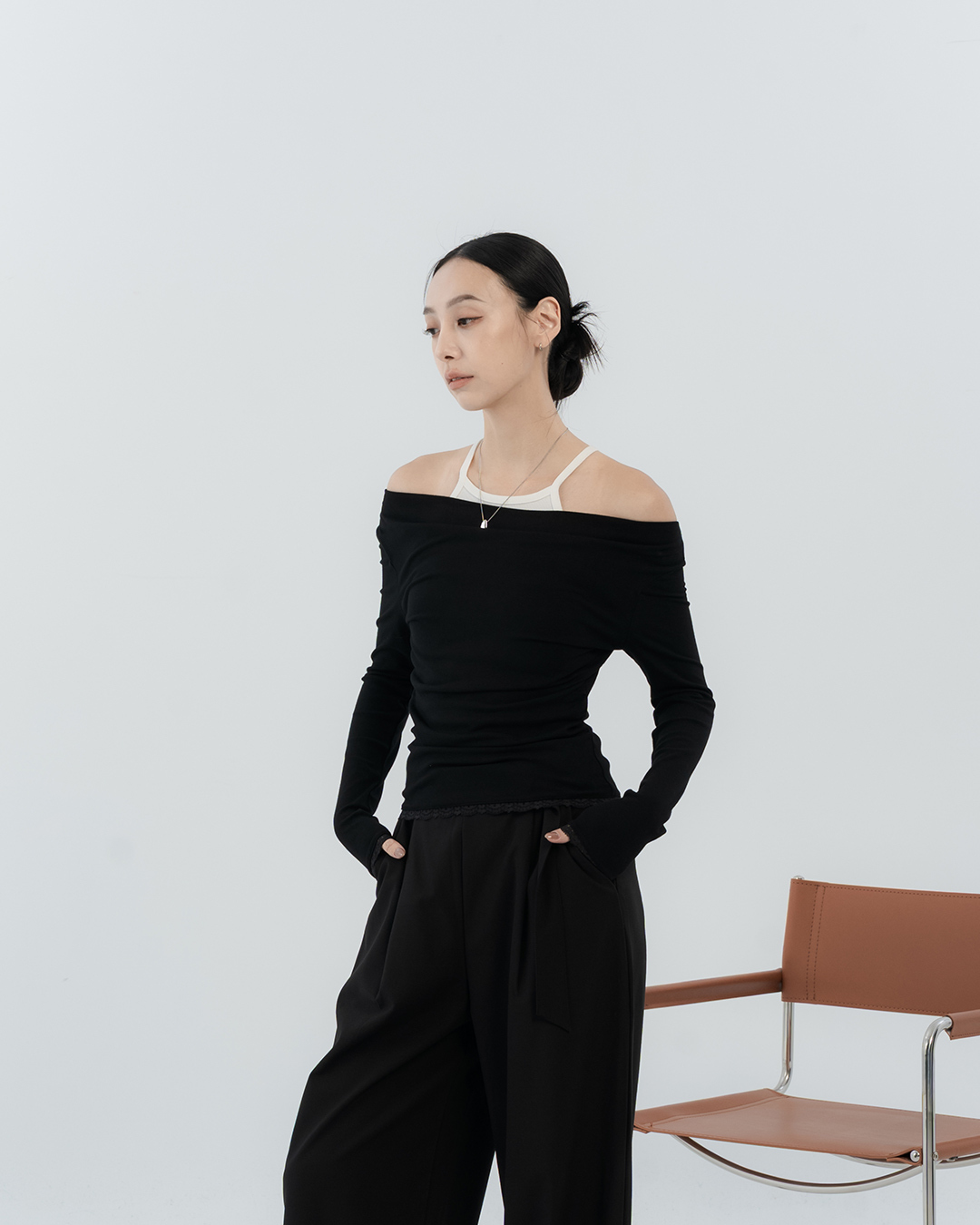 Lace-trimmed, ruched, multi-wear flat-neck long-sleeved top - black【01200110】in stock+pre-order