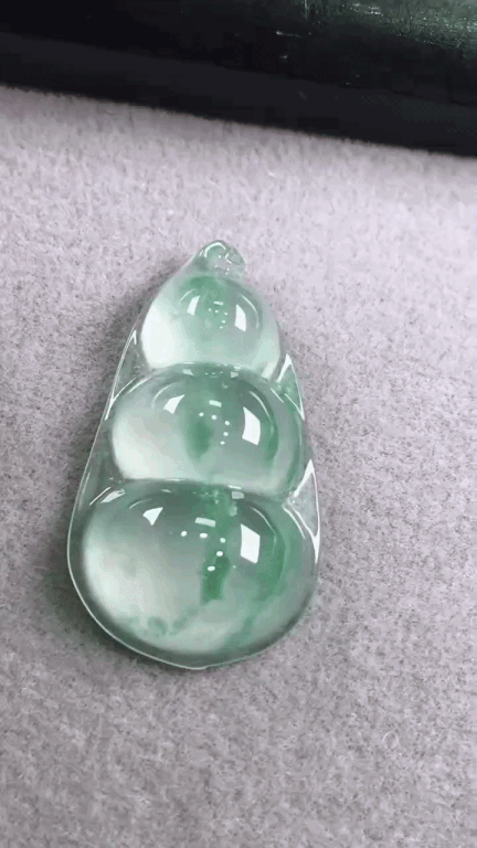 105334 翡翠玻璃種飄花福豆