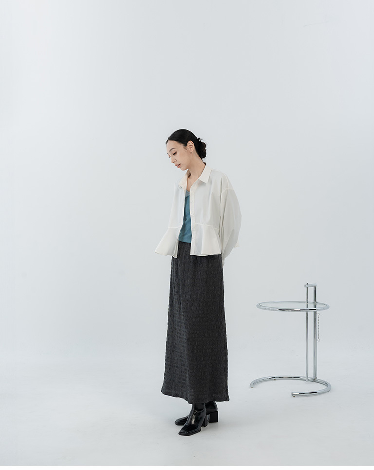 Solid-color cropped shirt with a wavy hem – White【01025918】in stock+pre-order