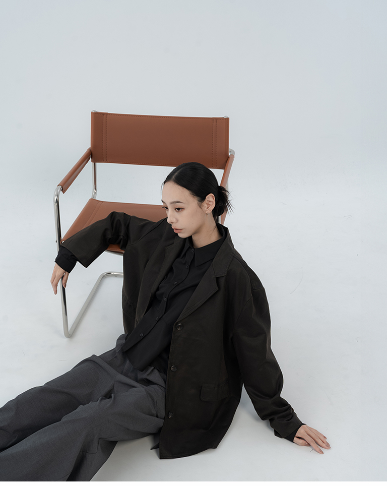 Solid-color cropped shirt with a wavy hem – Black【01025919】in stock+pre-order