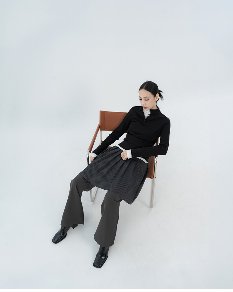 Black Fitted High-Neck Top with Partial Button Placket【01200090】in stock+pre-order