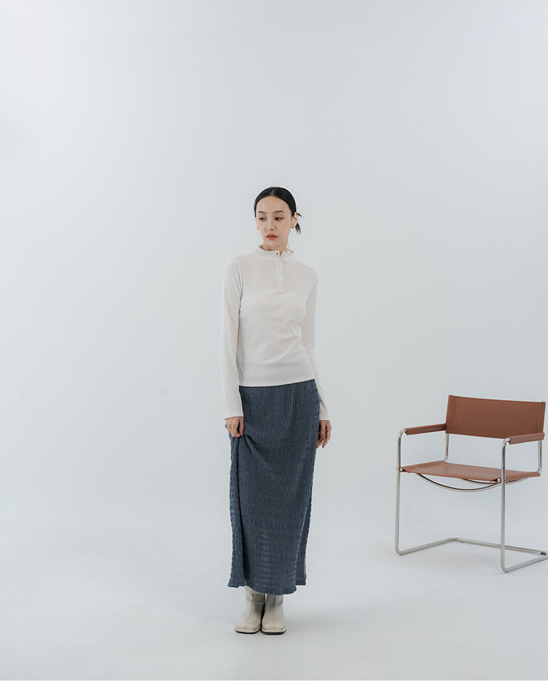 Off-White Fitted High-Neck Top with Partial Button Placket【01200091】in stock+pre-order