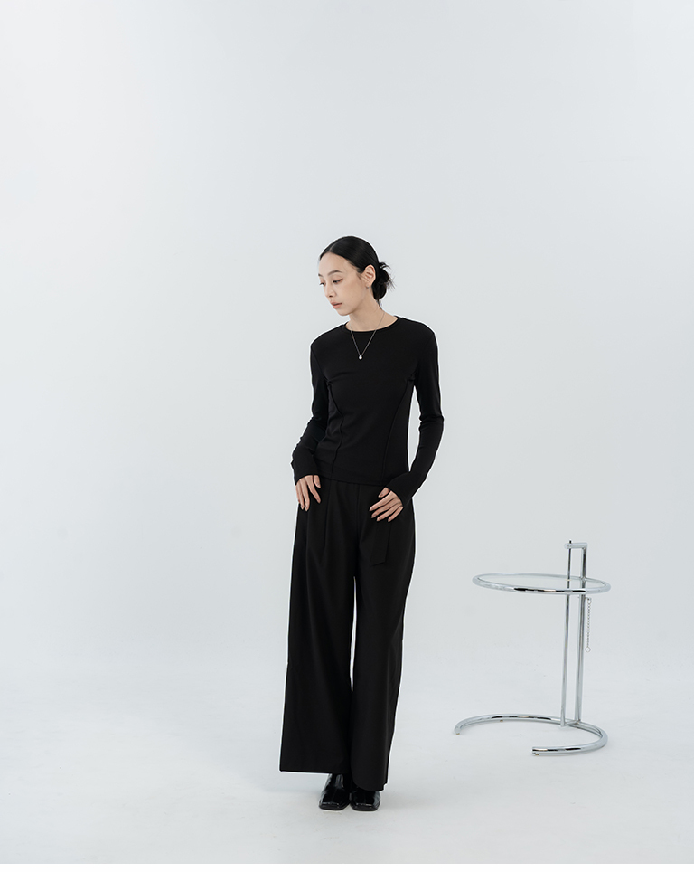 Fitted Crew-Neck Top with Waist Seam – Black【01200094】in stock+pre-order