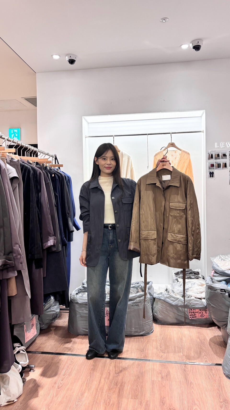 LW7218 壓褶反領夾克外套