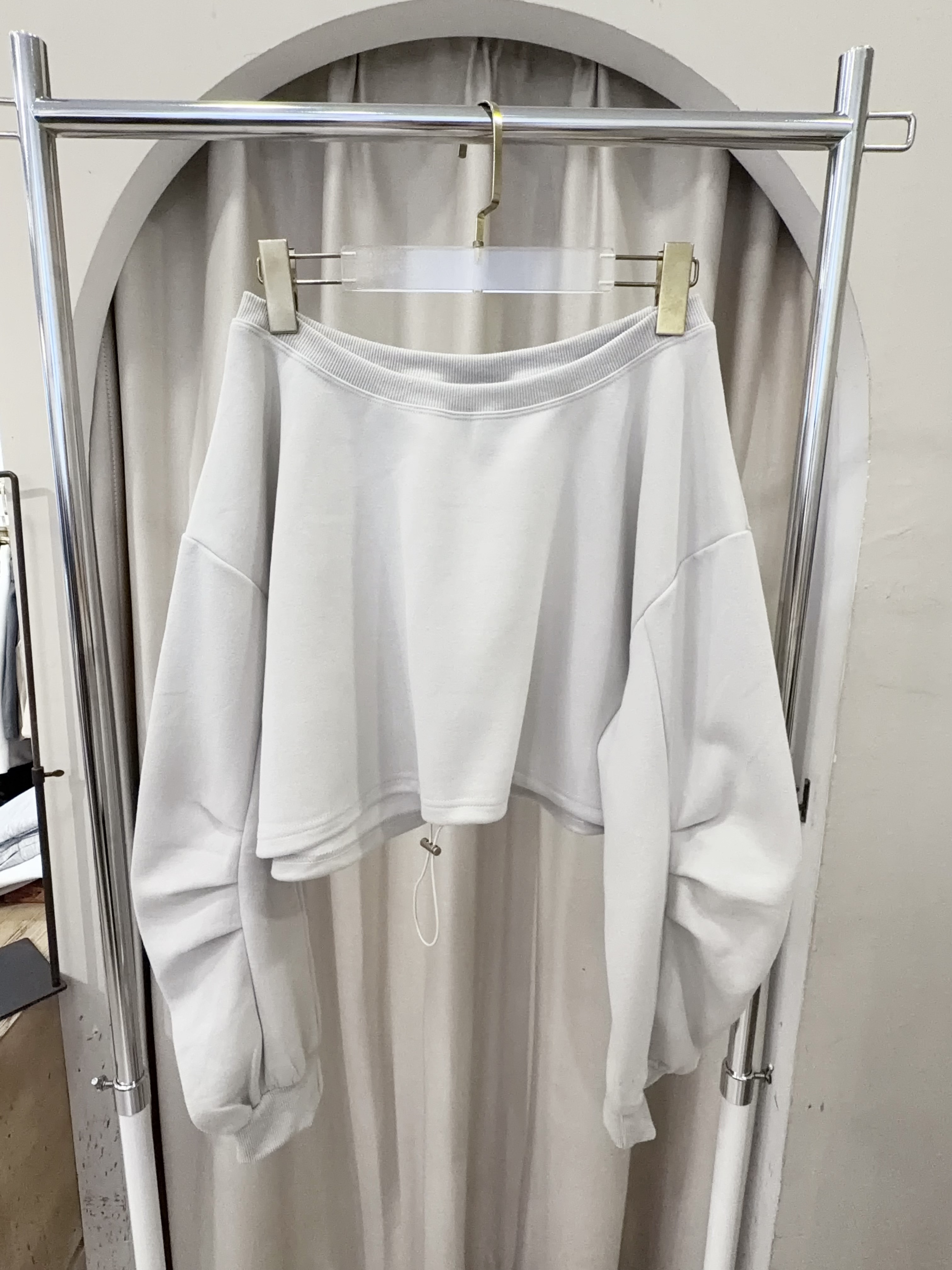 鼠尾草一字領澎袖短版大學Tee