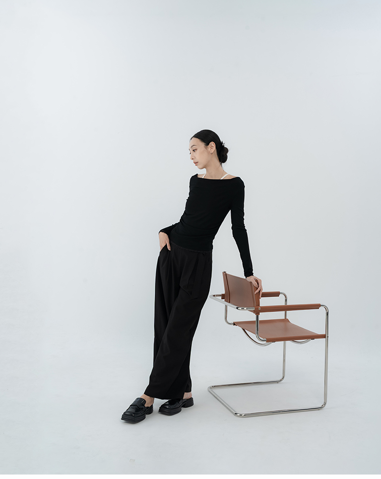 Lace-trimmed, ruched, multi-wear flat-neck long-sleeved top - black【01200110】in stock+pre-order