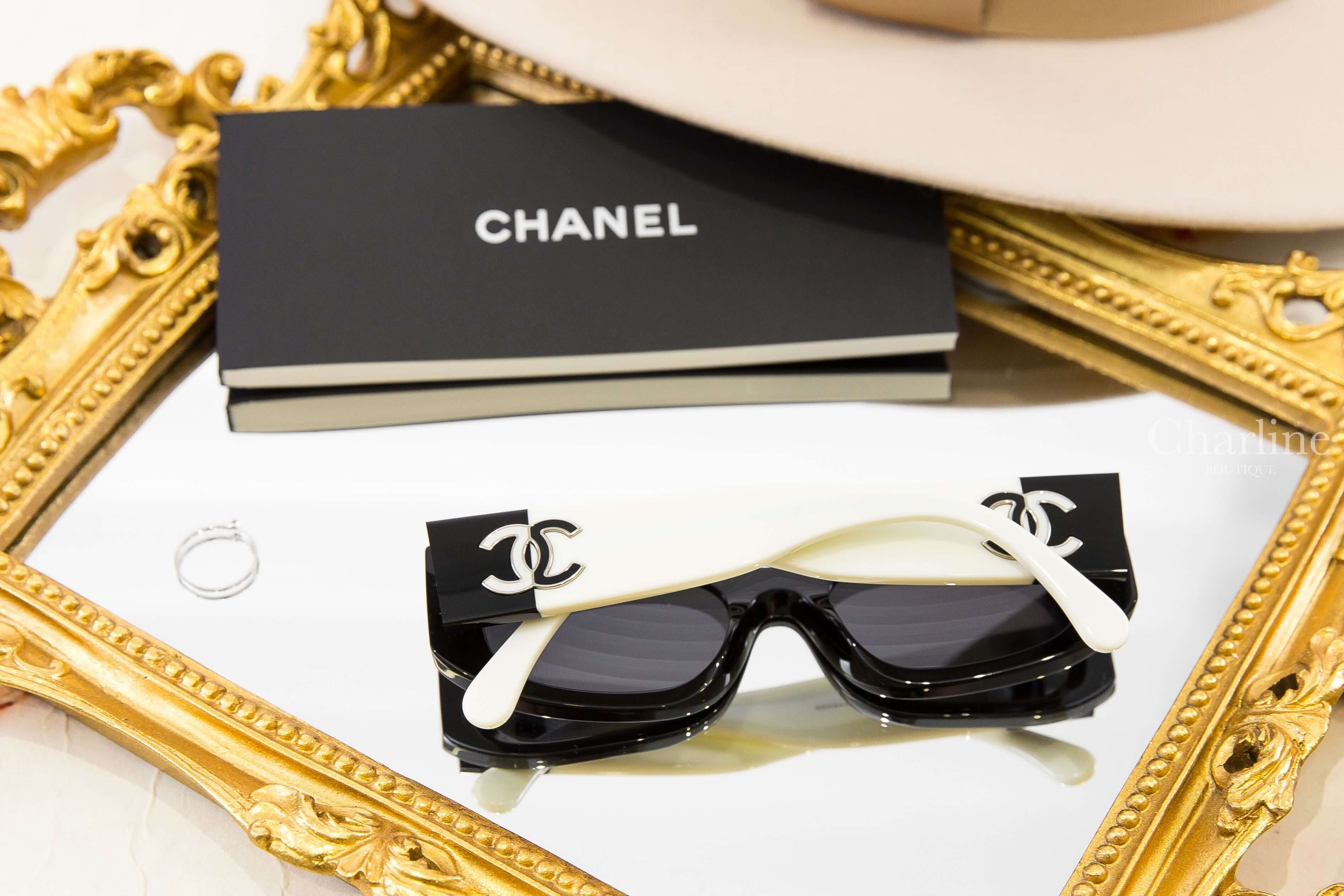 Chanel Rectangle Sunglasses 黑色長方框深灰色鏡片黑白拼色太陽眼鏡，折疊狀態與白色鏡腳銀色CC Logo側面展示