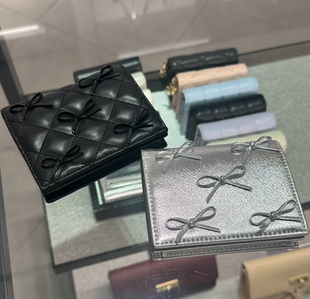 【Luxury】 Charles&Keith 小CK 冬日限定 蝴蝶結鏈條短夾 黑 銀 小CK蝴蝶短夾兩色 甜妹必備 小CK鍊條小包小包包