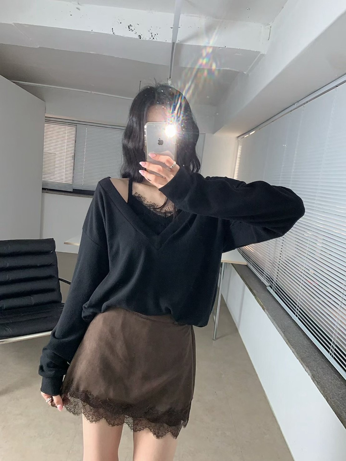 假兩件蕾絲細肩Ｖ領上衣 黑灰