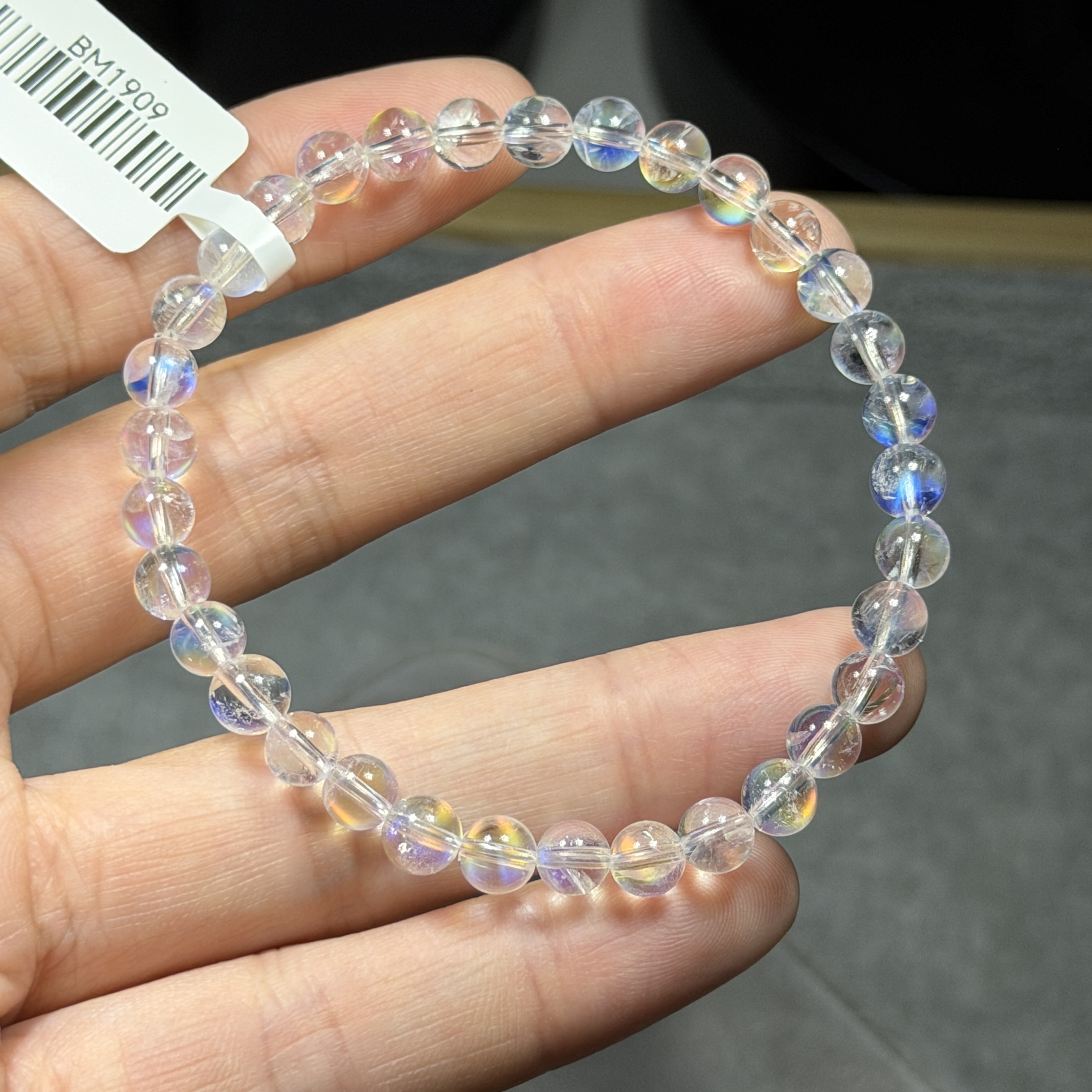 頂級彩虹光月亮石 約5.7mm BM1909