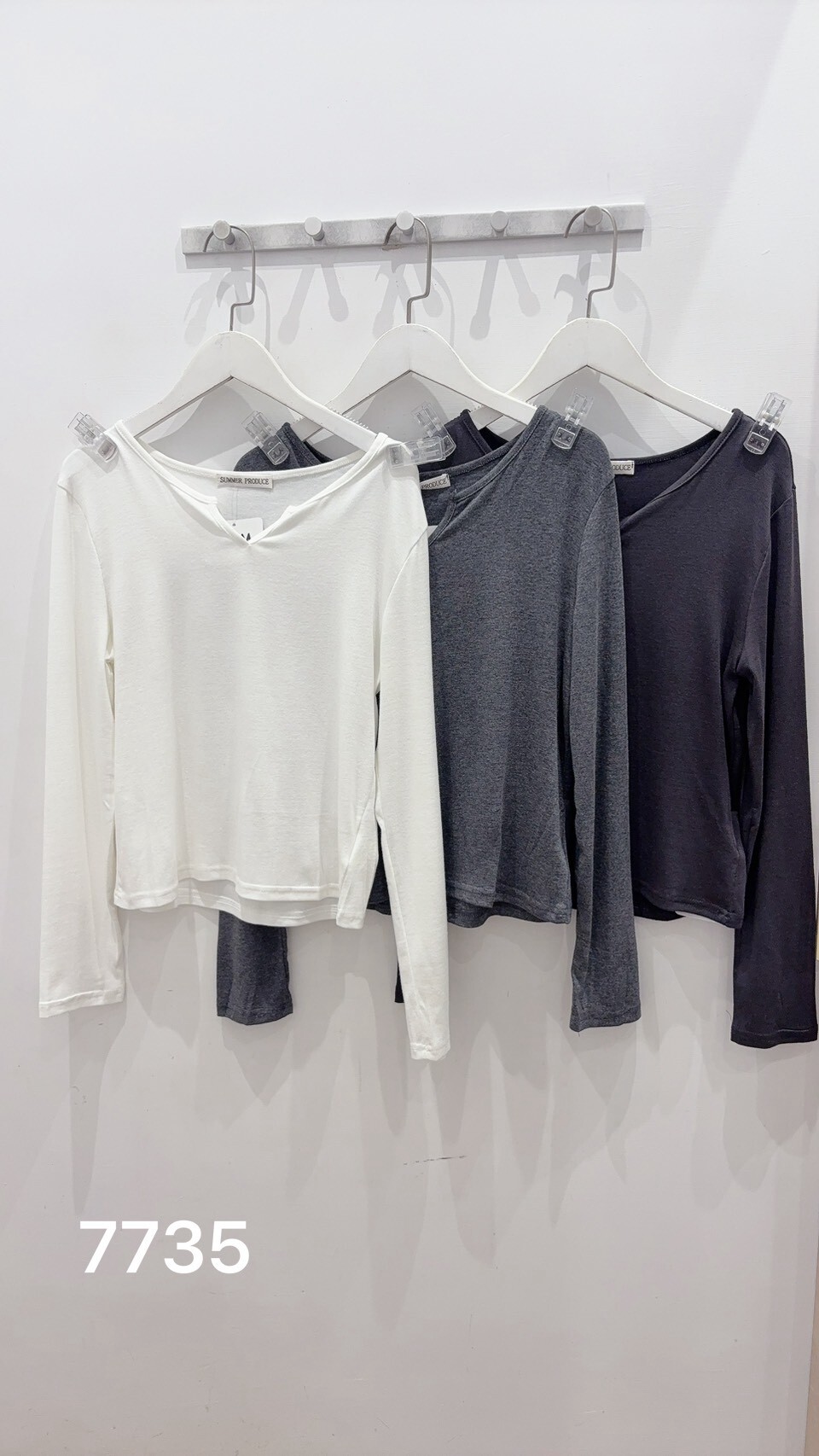 V-neck cotton long-sleeved shirt