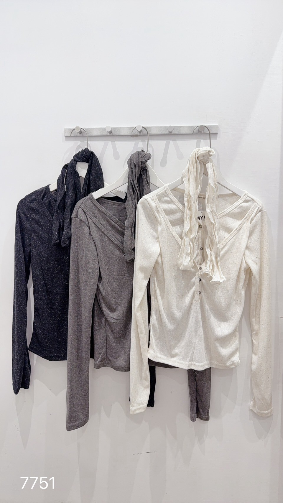 Double-layered V-neck thin long-sleeved top with tie