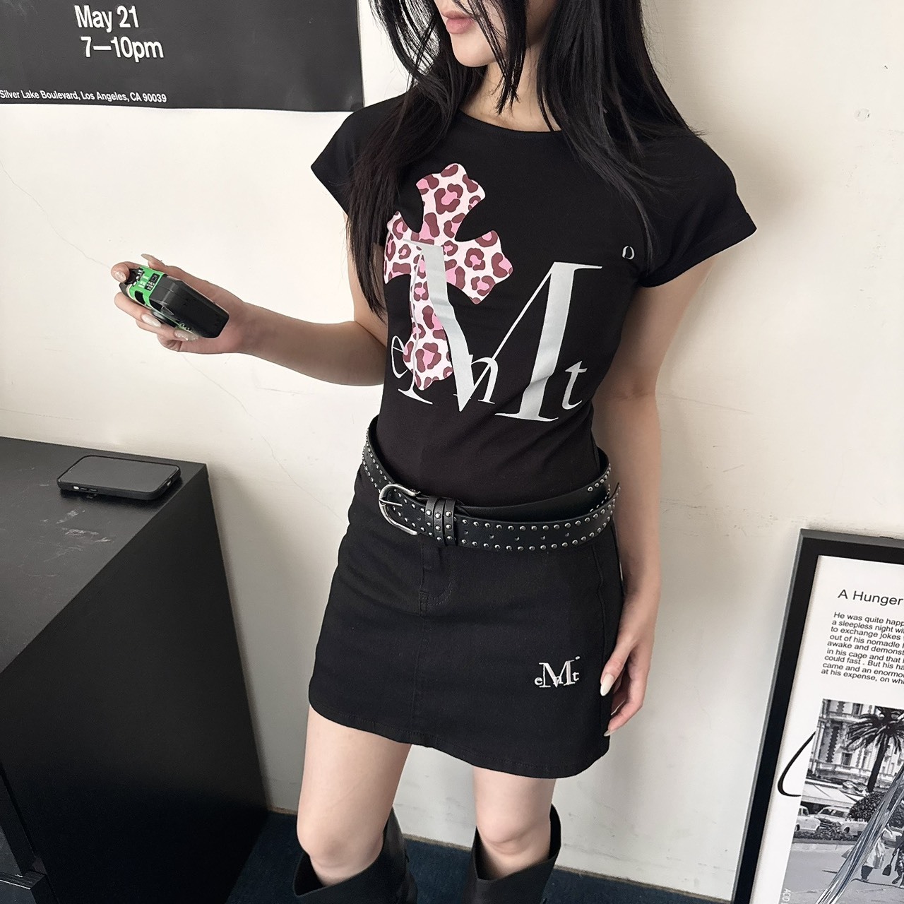 （現貨）MUCENT SAHARA 豹紋大logo 短版 修身 短T P00000ZE