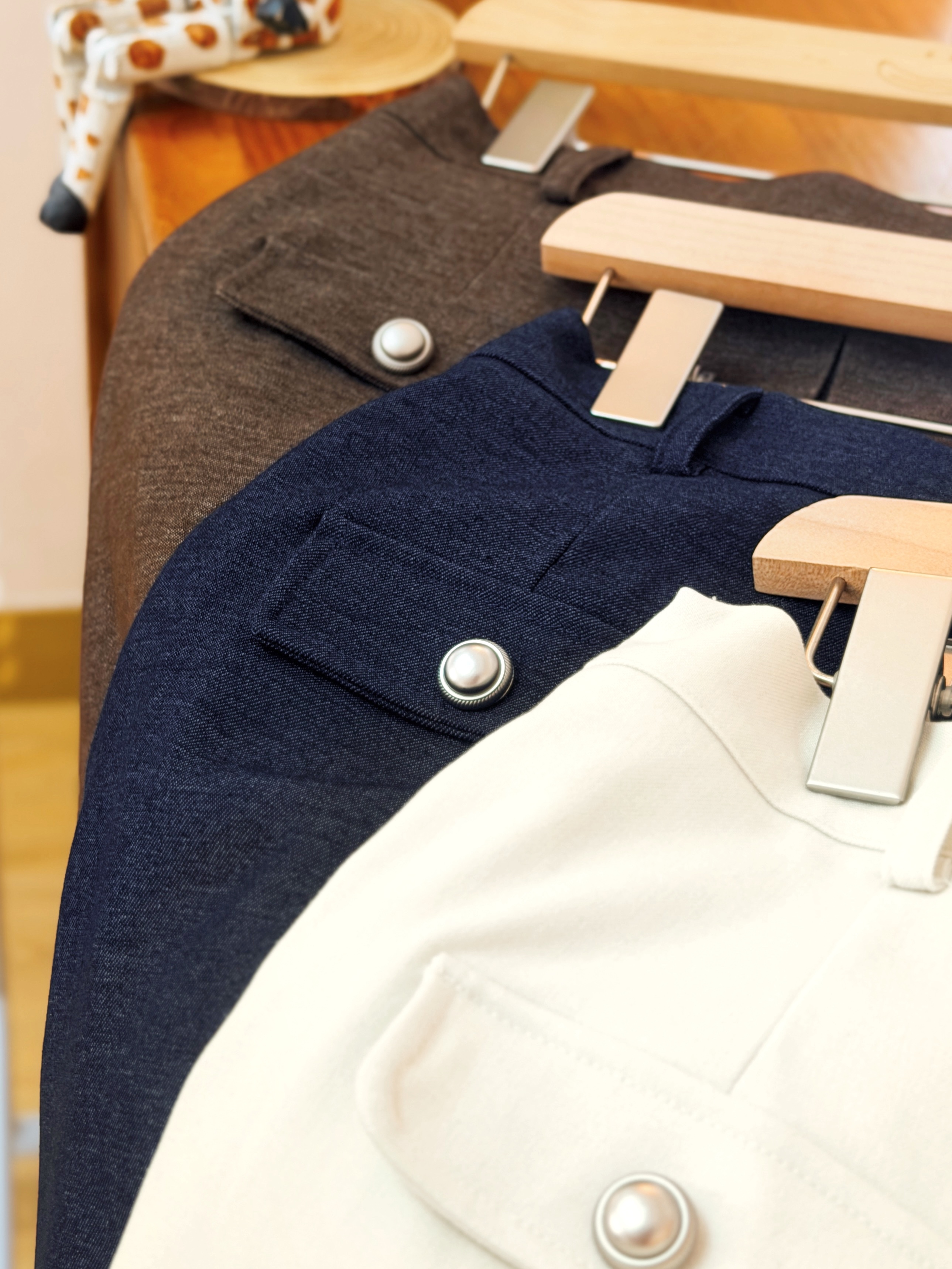 三色 / 復古壓褶銀扣貼袋短裙 / Retro Inverted-Pleat Accented Flap Pockets Skirt