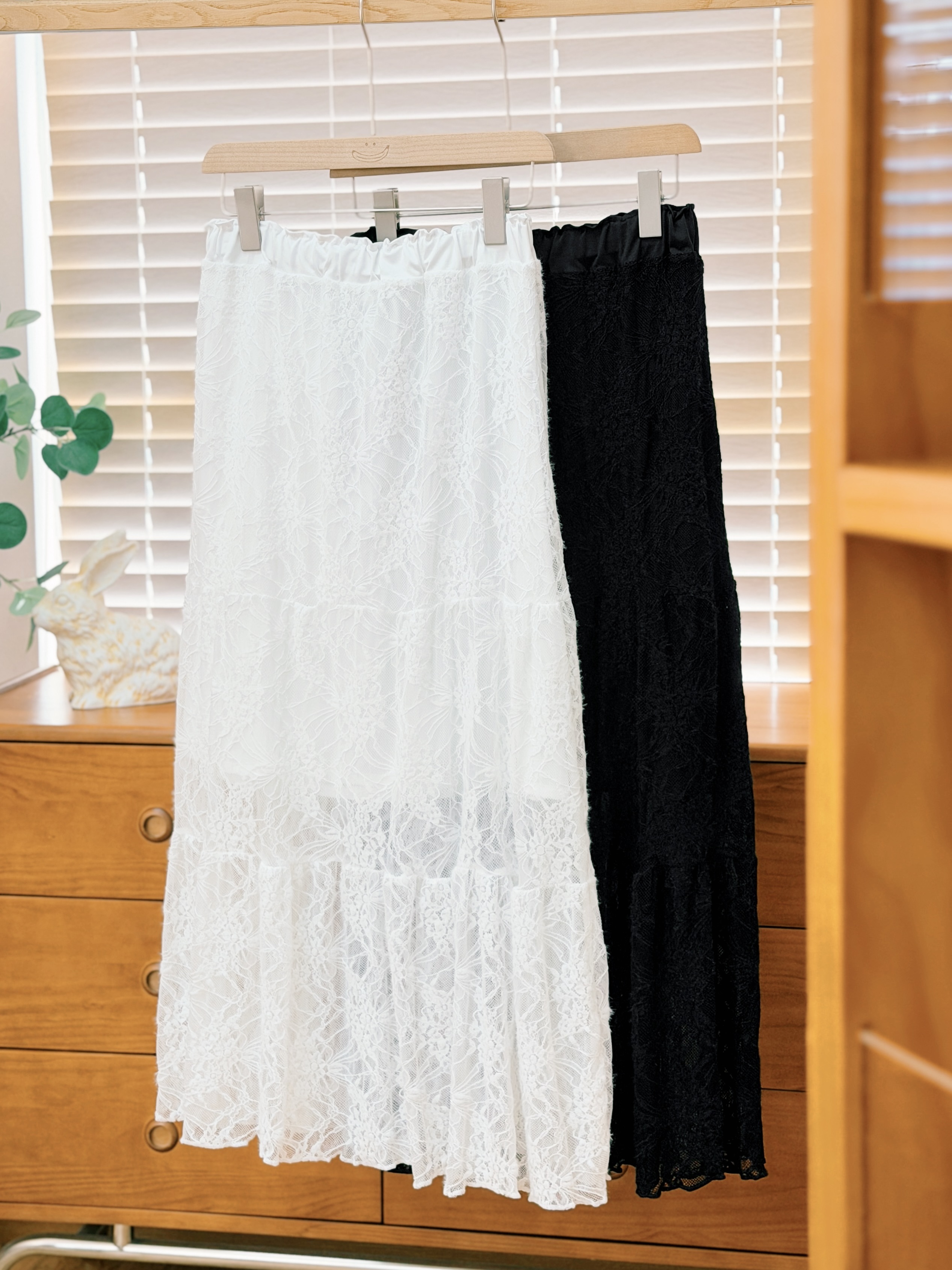 兩色 / 絨毛雕花蕾絲蛋糕半身長裙 / Flocked Floral-Lace Tiered Maxi Skirt