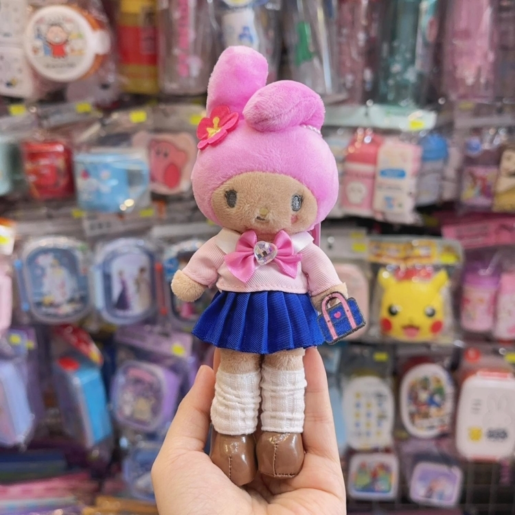 日本 SANRIO 美樂蒂 長腳掛飾 高校制服 烤焦 702650