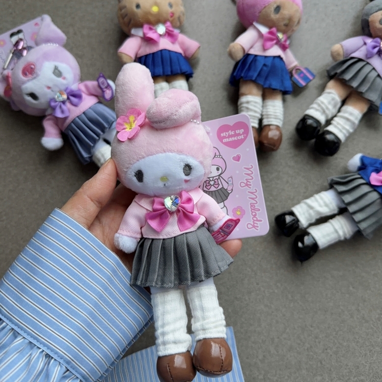 日本 SANRIO 美樂蒂 長腳掛飾 高校制服 702643