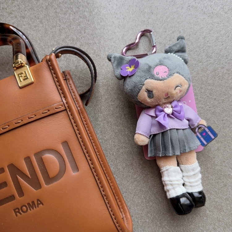 日本 SANRIO 庫洛米 長腳掛飾 高校制服 烤焦 702674