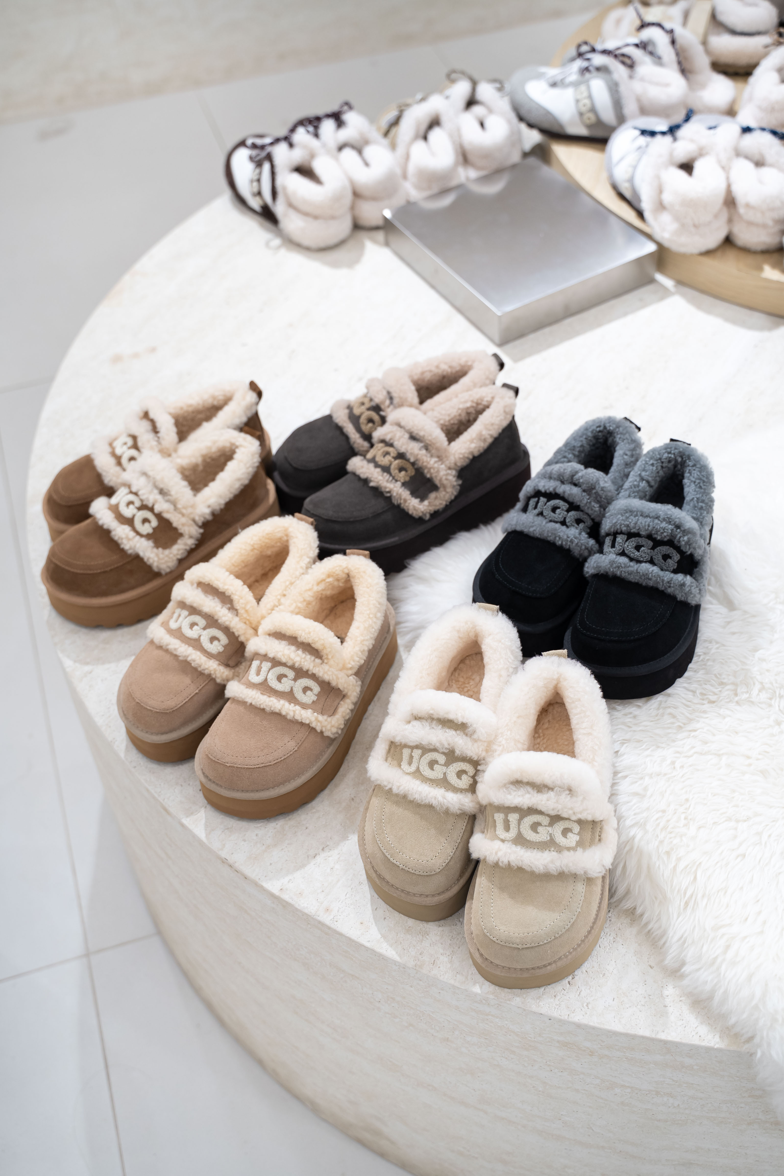 【5色入】UGG Ozlana 2026AW Logo Shearling Platform Loafer