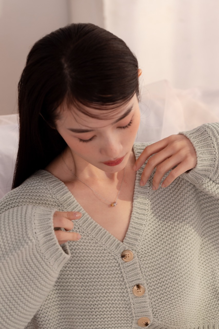 YVONNE 項鍊佩戴細節
