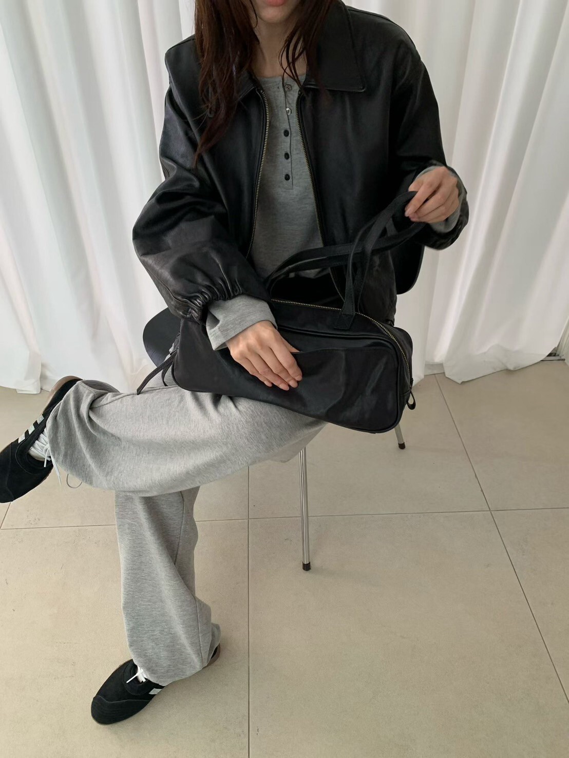 經典黑真皮時髦感翻領拉鍊皮衣外套