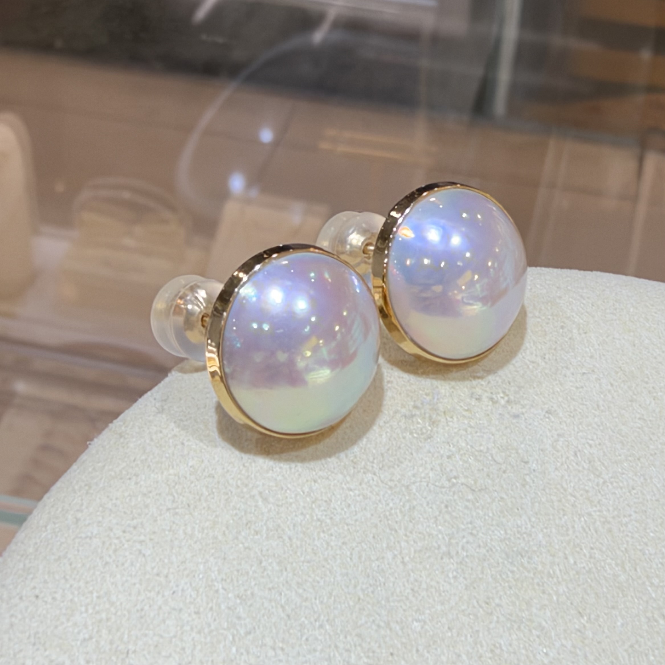 18K金日本稀有極光炫彩白馬貝珠耳釘 -圓形 (13-14mm)