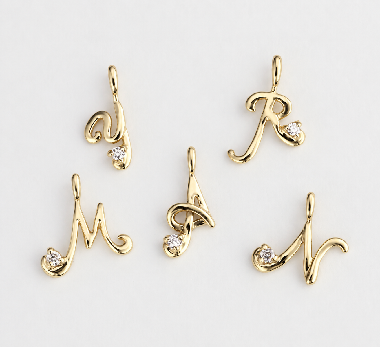 【me.luxe】K10字母1分鑽吊墜