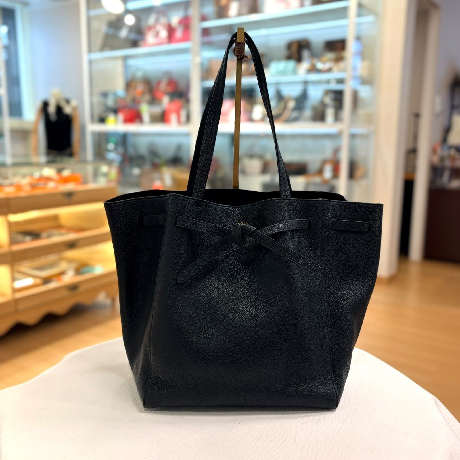 99%NEW USED CELINE單肩包, 黑色荔枝牛皮, Small Cabas Phantom with Belt in Black Grained Calfskin #香榭站正品