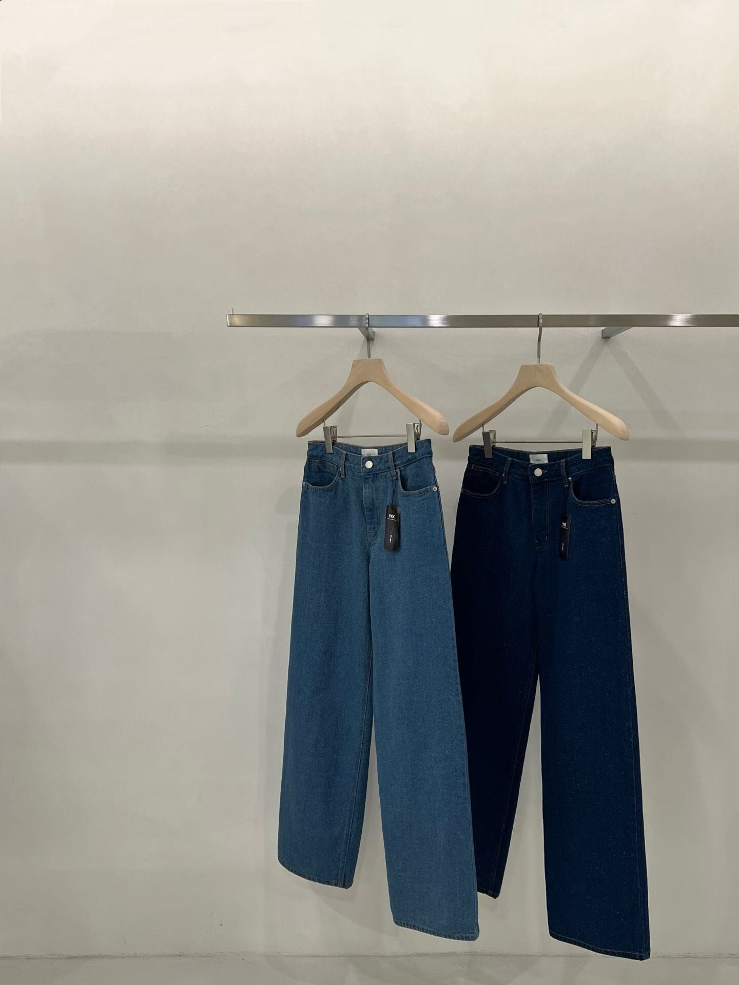 TT7208 寬版直筒牛仔褲