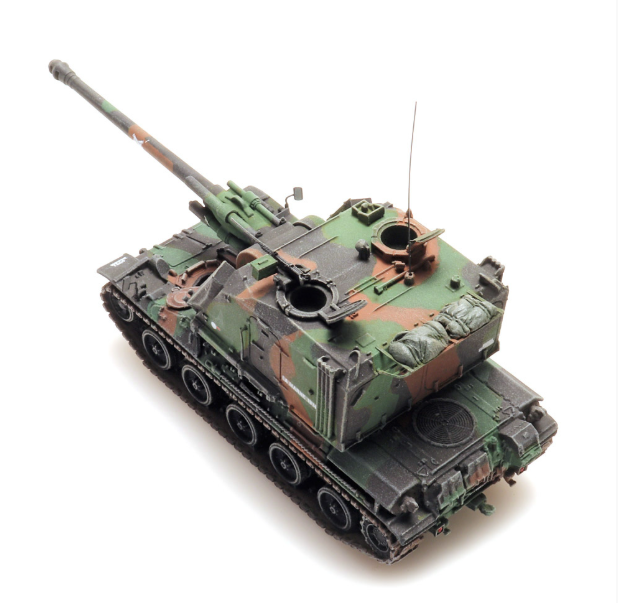 Artitec 6870433 HO Scale AMX 30 AUF 1 155mm camo