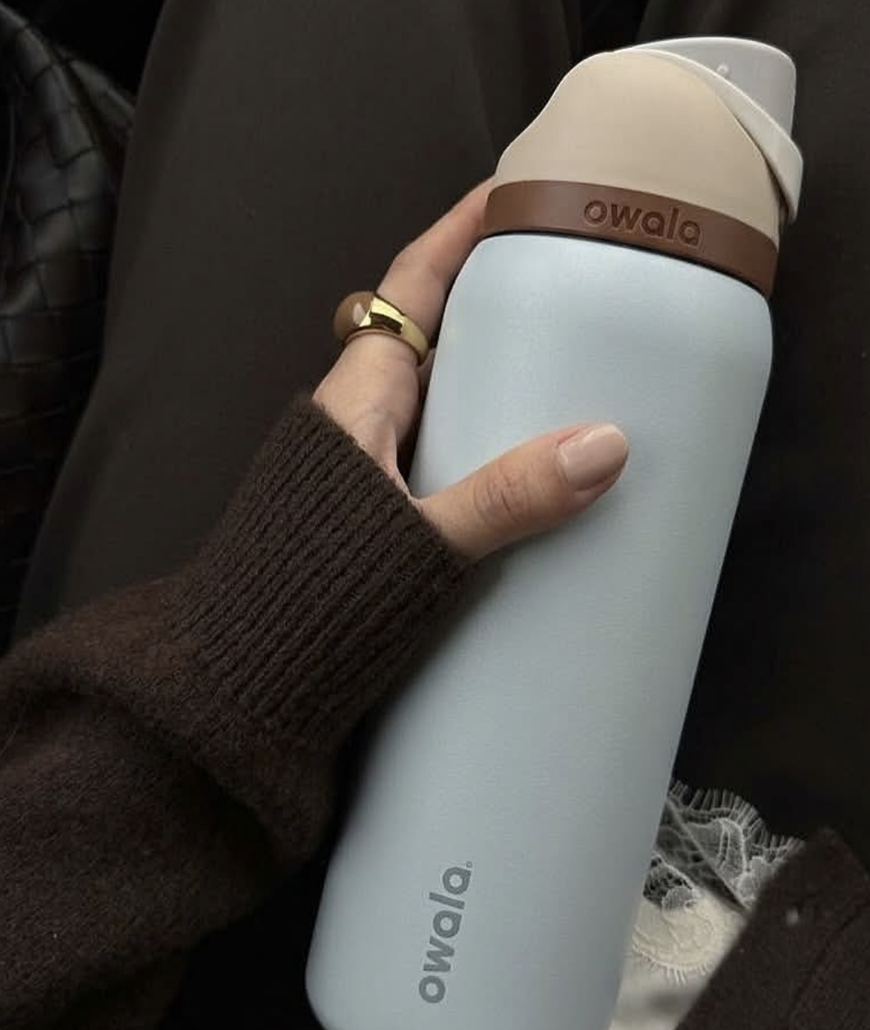 【 限量預購 】Owala FreeSip Calm Water 海鹽焦糖 40oz