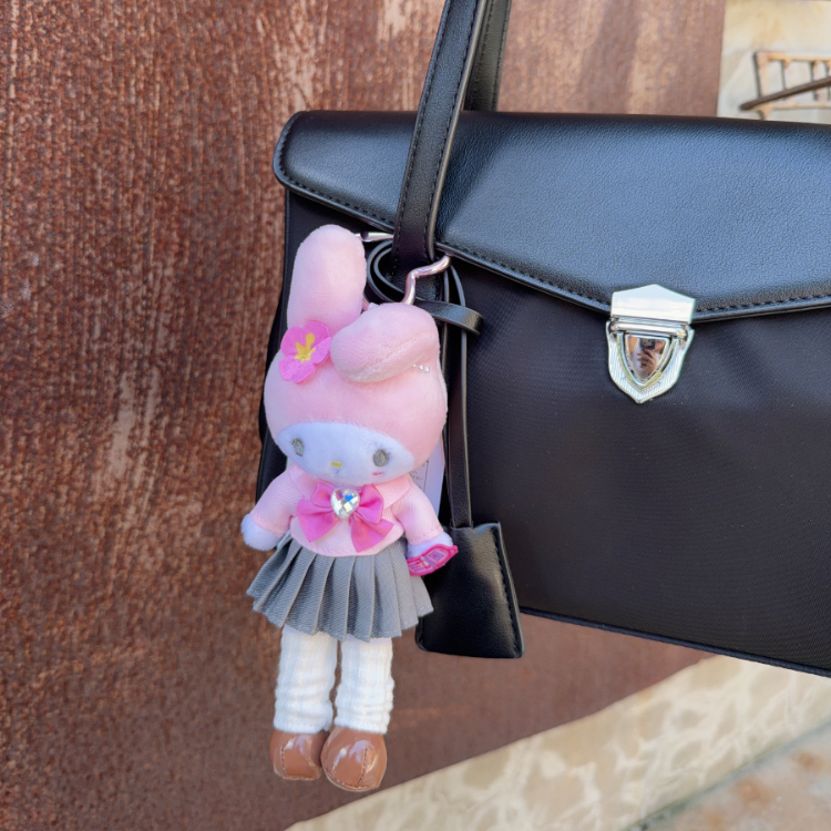日本 SANRIO 美樂蒂 長腳掛飾 高校制服 702643