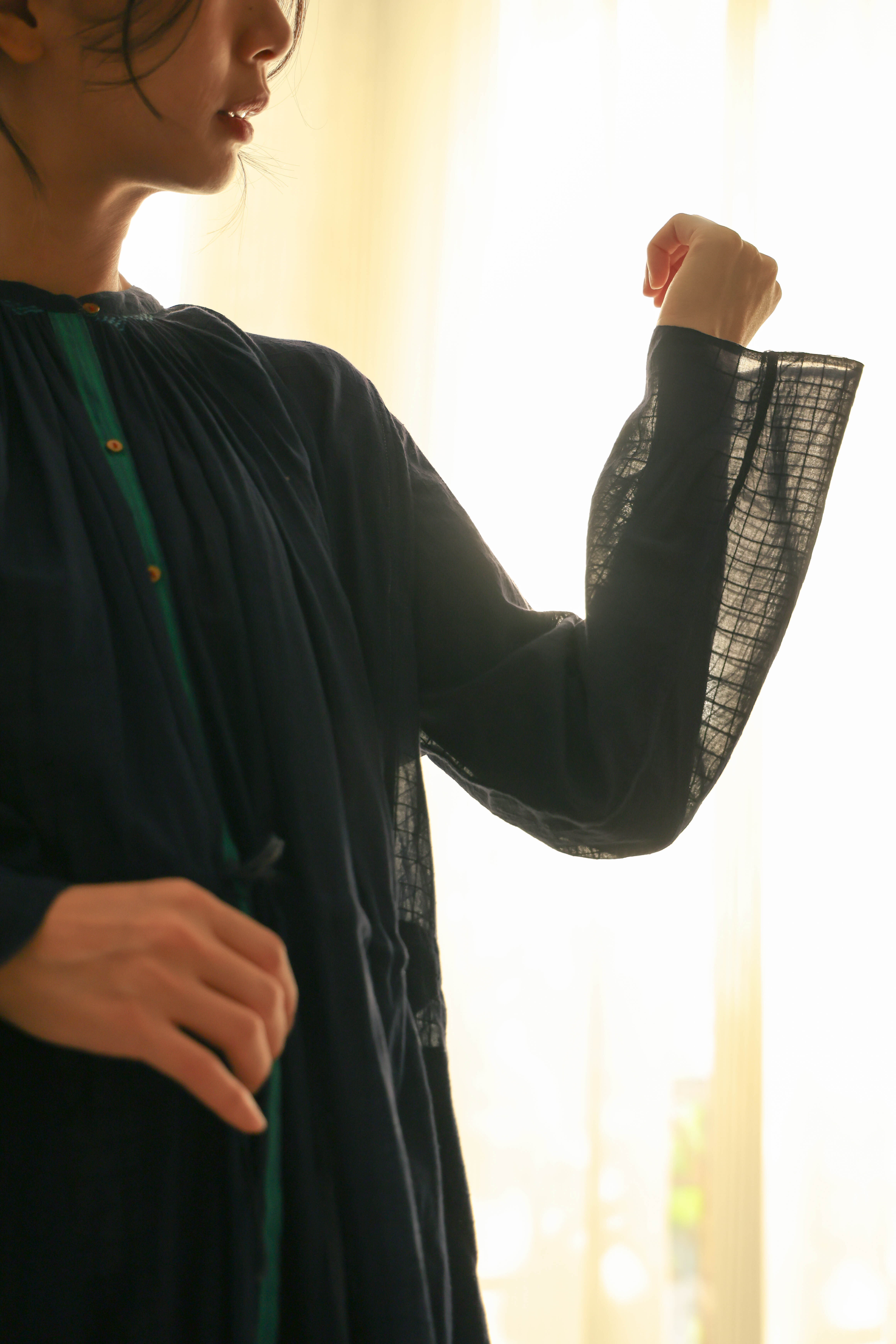 INJIRI 塔克刺繡腰抽繩洋裝 藍