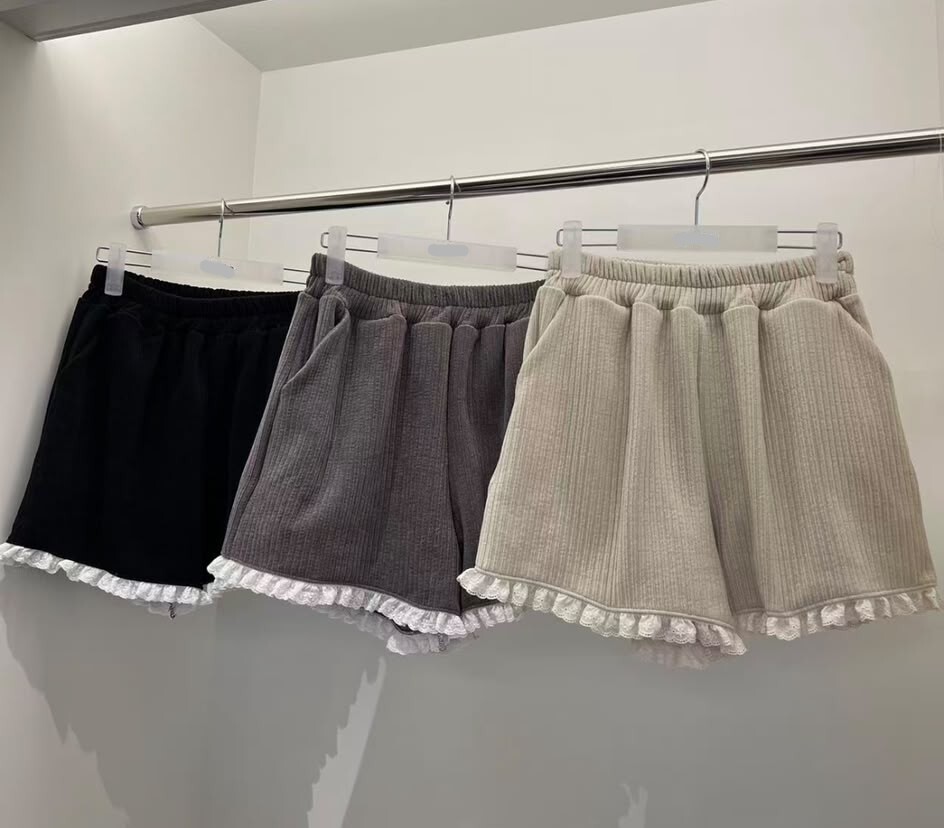 BE35  下身 條紋短褲  腰26-38 HIP46   長15 $459