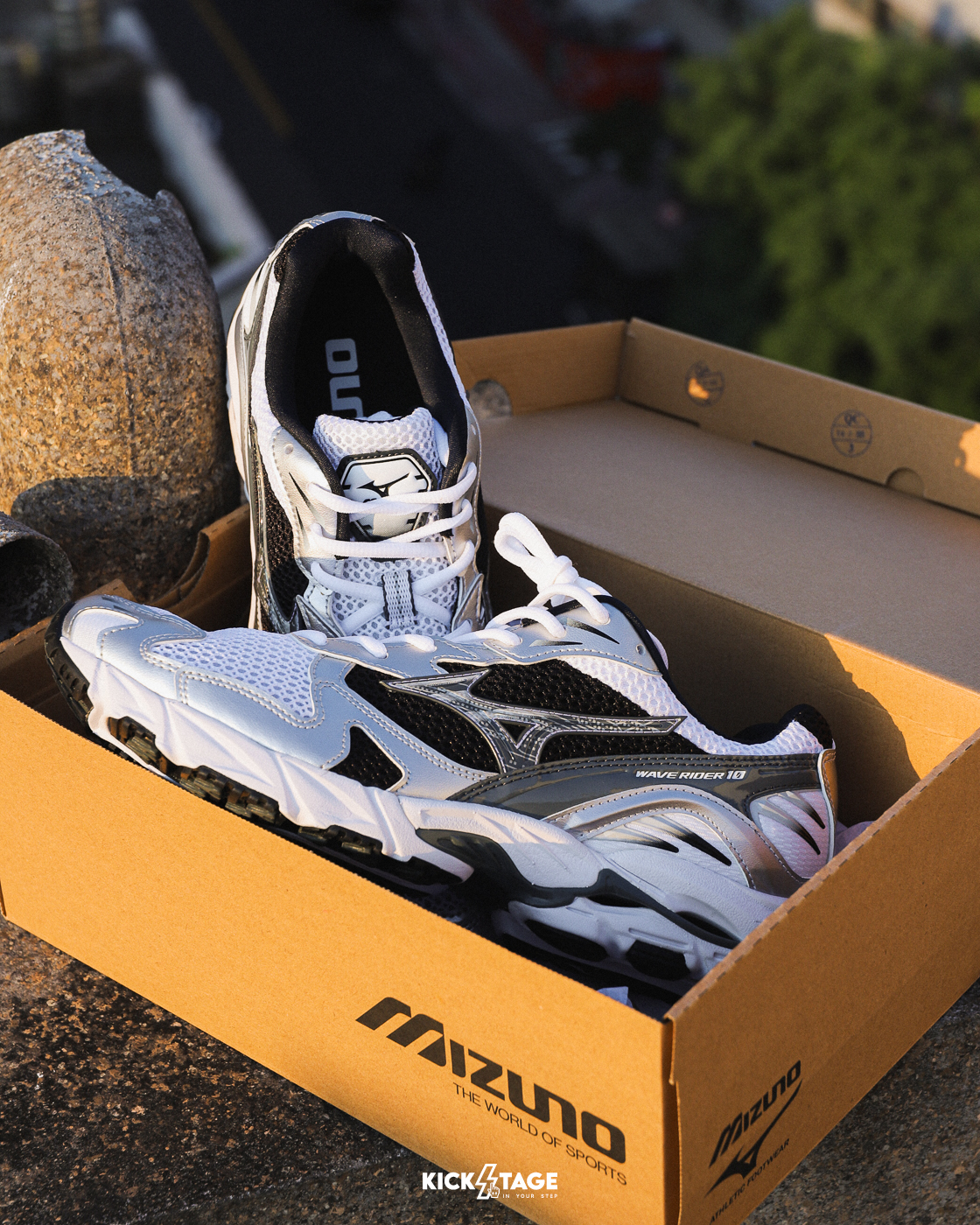 男女鞋 MIZUNO WAVE RIDER 10 白銀黑 復古 緩震 耐磨 慢跑 休閒鞋【D1GA210405】