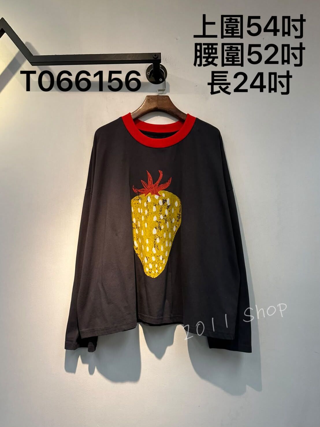 出口日本圓領拼色草莓印花TOP  上圍54吋 腰圍52吋 長24吋  T066156