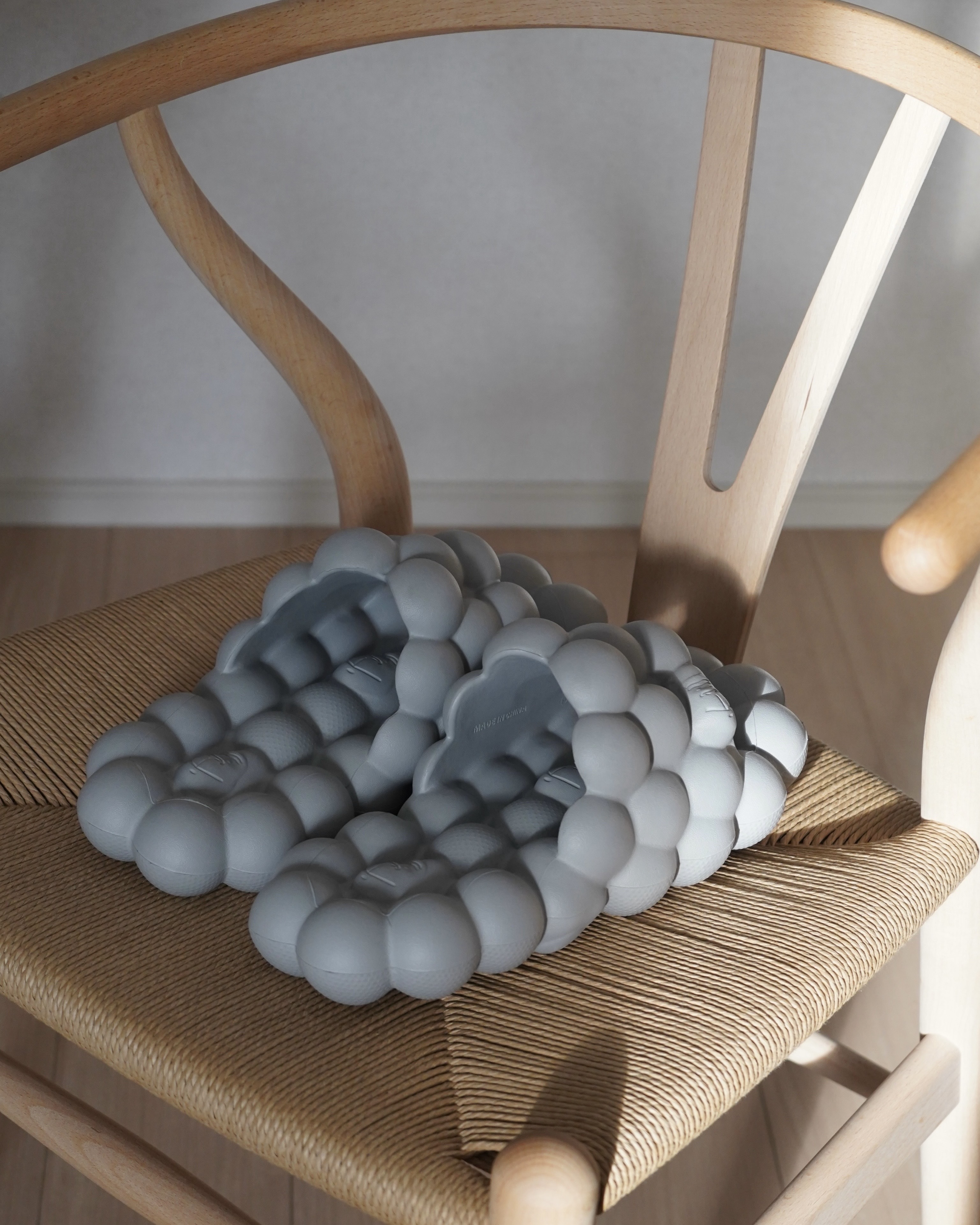 日本 DOSHISHA 大猩猩 按摩 立體 厚底 赤腳拖鞋 三色