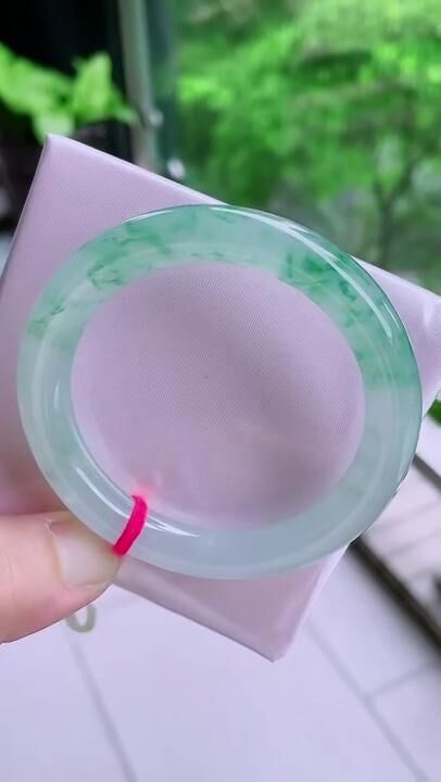冰透起膠飄花圓條翡翠手鐲,天然翡翠A玉, 緬甸玉, Jade, Jadeite