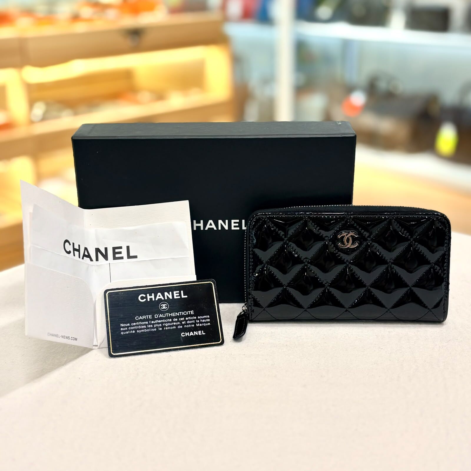 未使用品 UNUSED CHANEL WALLET, 中型銀包, A80189, 黑色漆皮銀扣, #香榭站正品