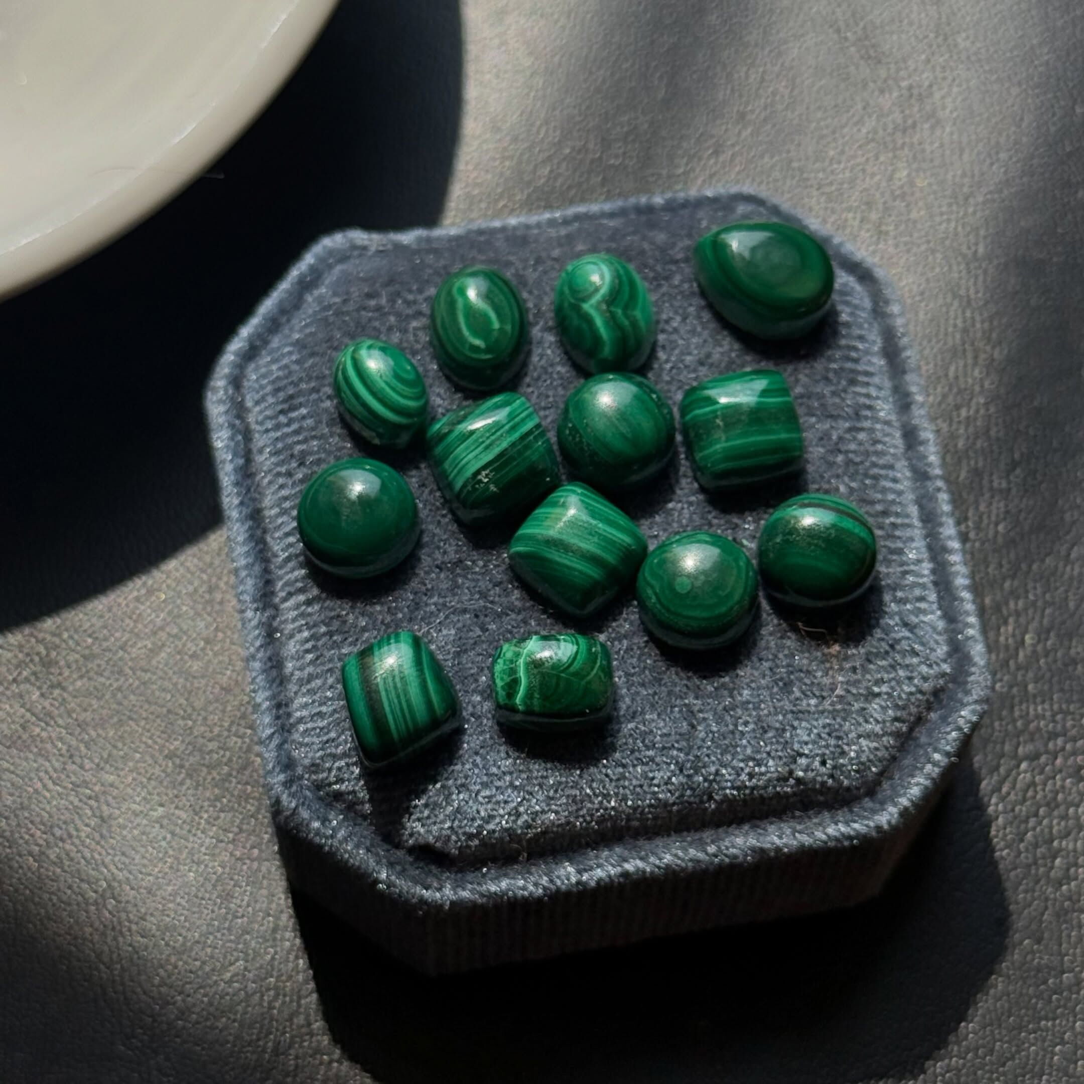[原石] 孔雀石 水晶蛋面 約 8x8x4mm