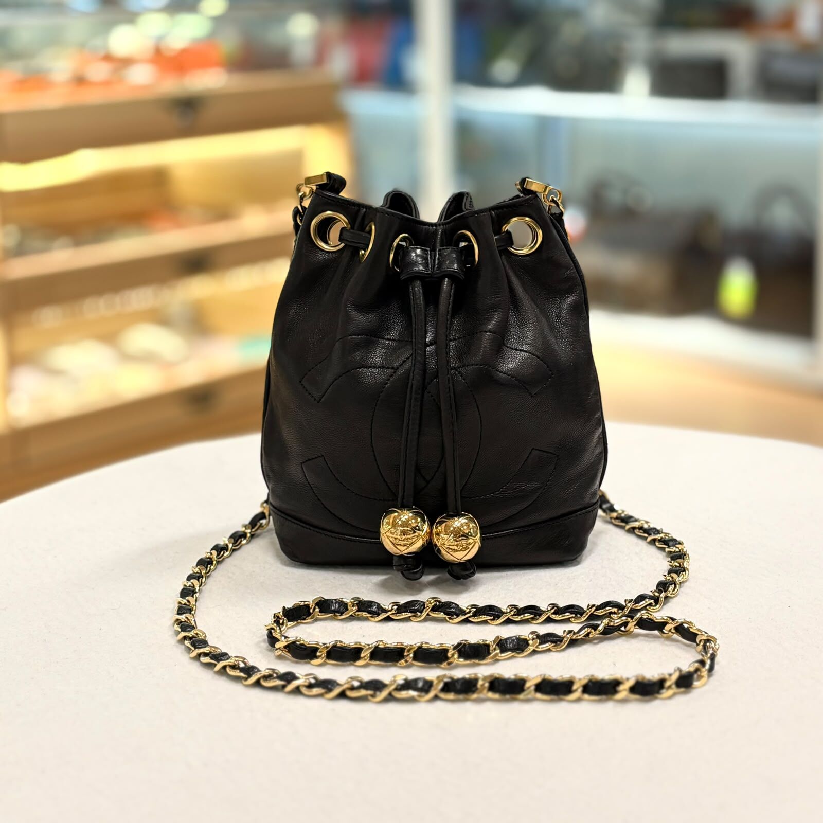 98%NEW USED CHANEL中古水桶包 深棕色羊皮金鏈 , 金球束口索袋, 香奈兒Vintage Bag, #香榭站正品