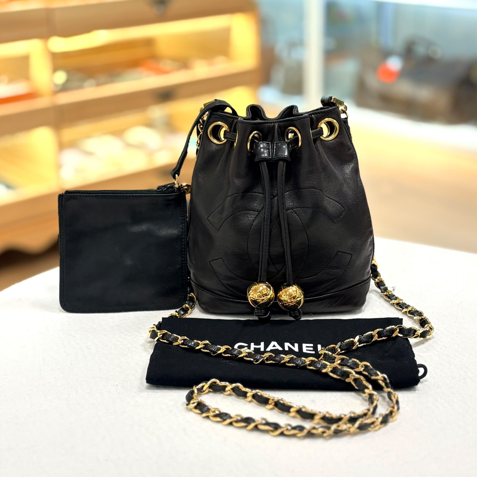 98%NEW USED CHANEL中古水桶包 深棕色羊皮金鏈 , 金球束口索袋, 香奈兒Vintage Bag, #香榭站正品