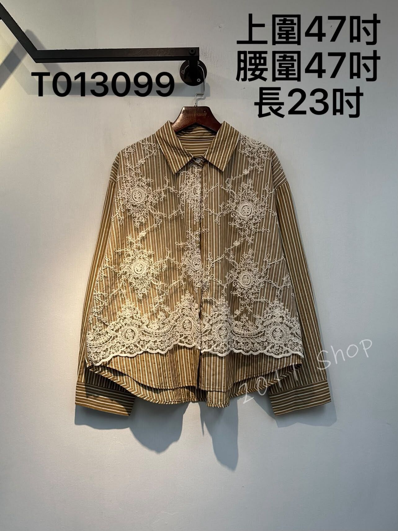 特色條紋編織刺繡花紋恤衫  上圍47吋 腰圍47吋 長23吋  T013099