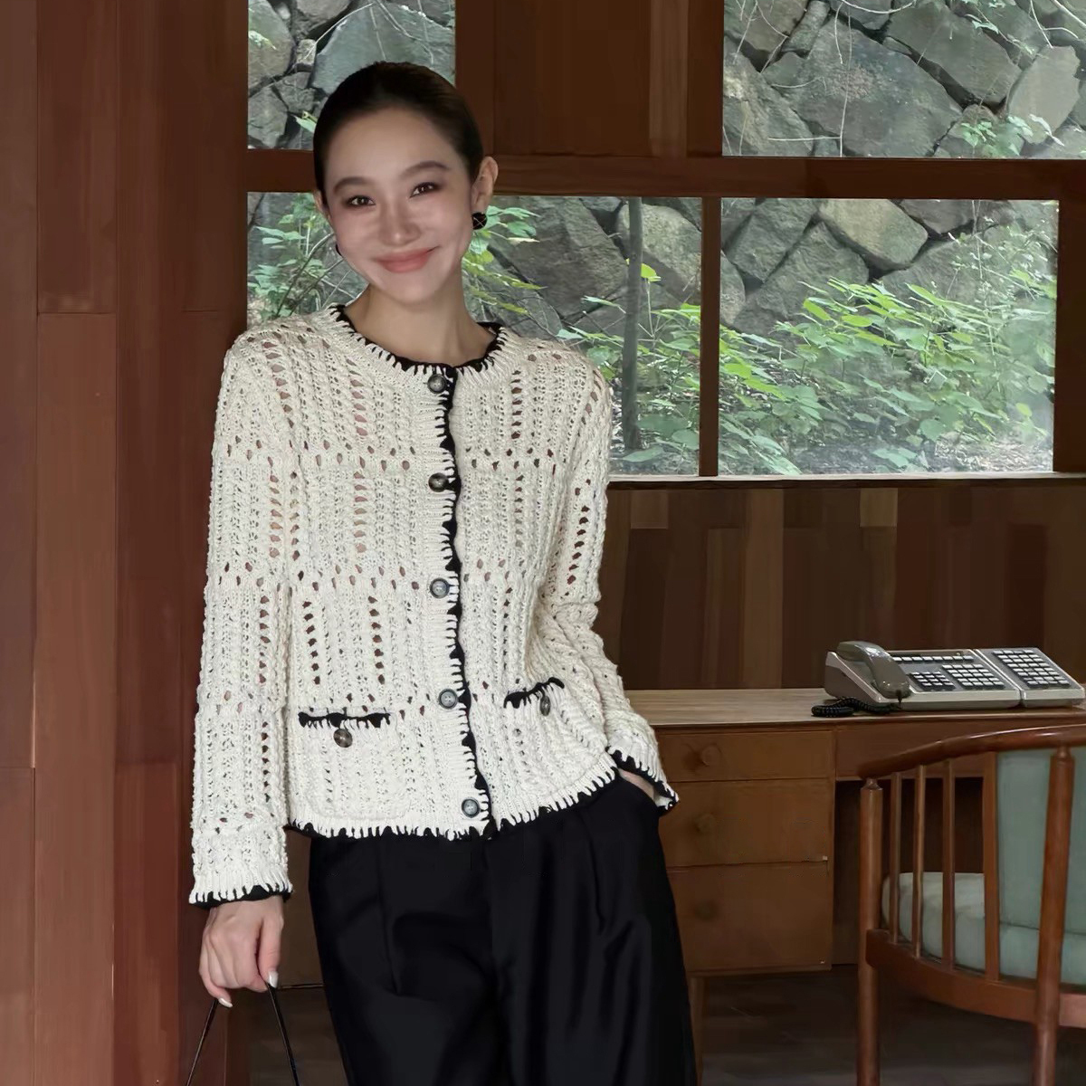 小香配色滾邊洞洞針織圓領排釦外套-S-XL / 2色 (Elegant & Love)