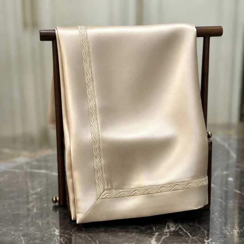 100% Mulberry Silk Pillowcase (With Exquisite Gift Box)