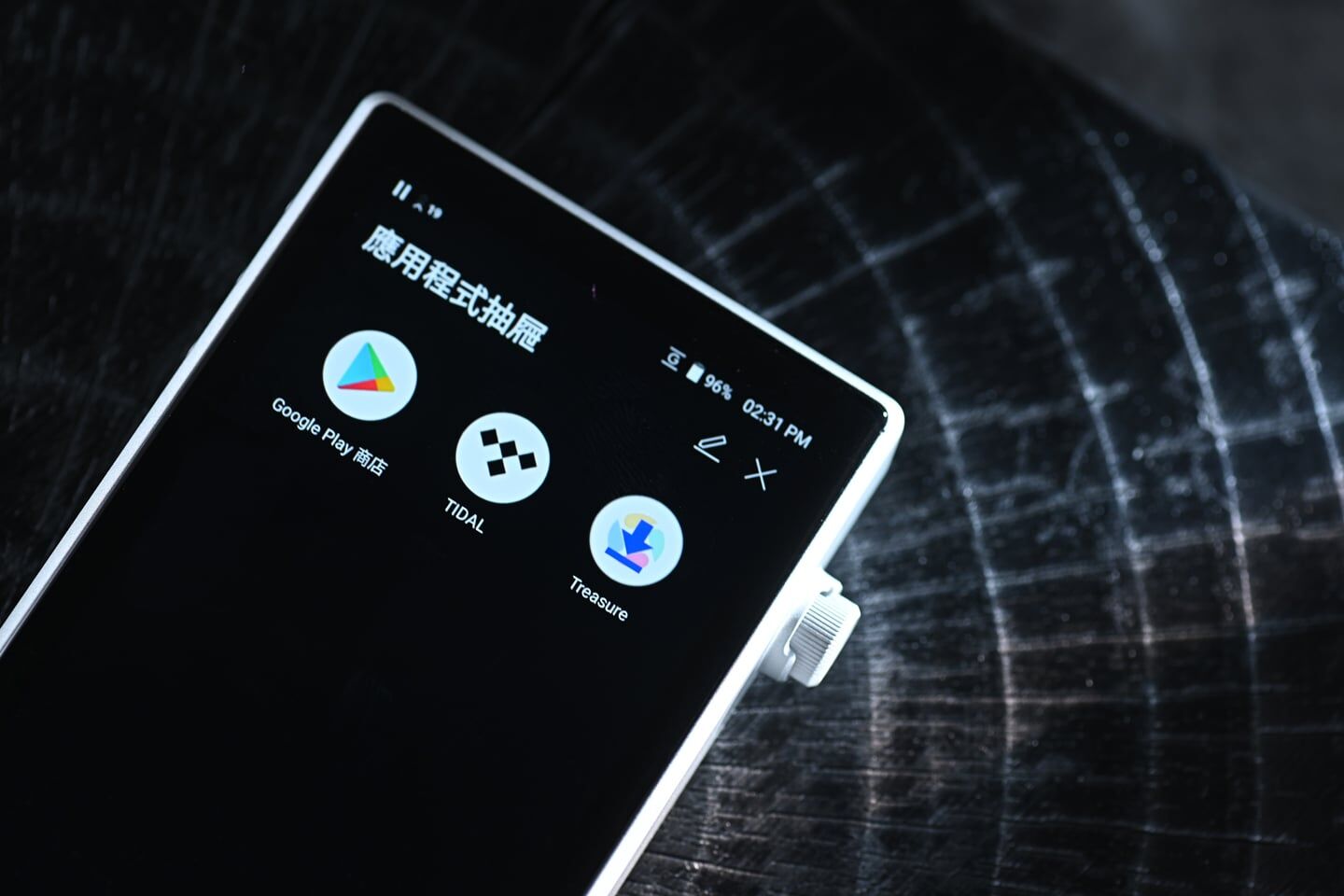 可自行安裝音樂串流 Apps。