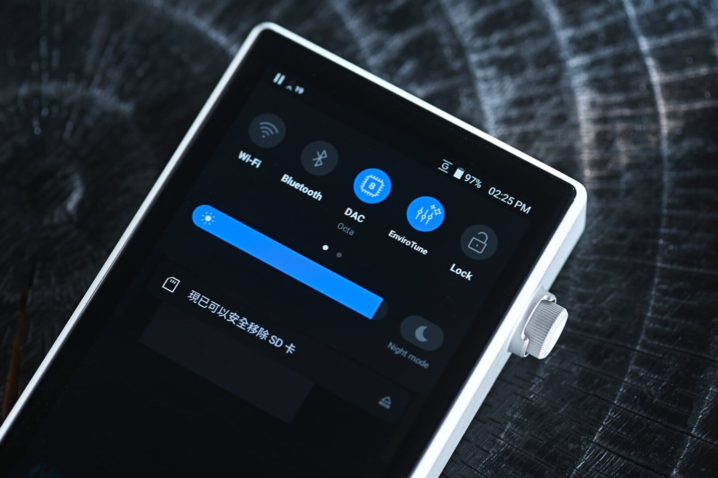 與 Android 手機一樣下拉選單,觸控反應快速。