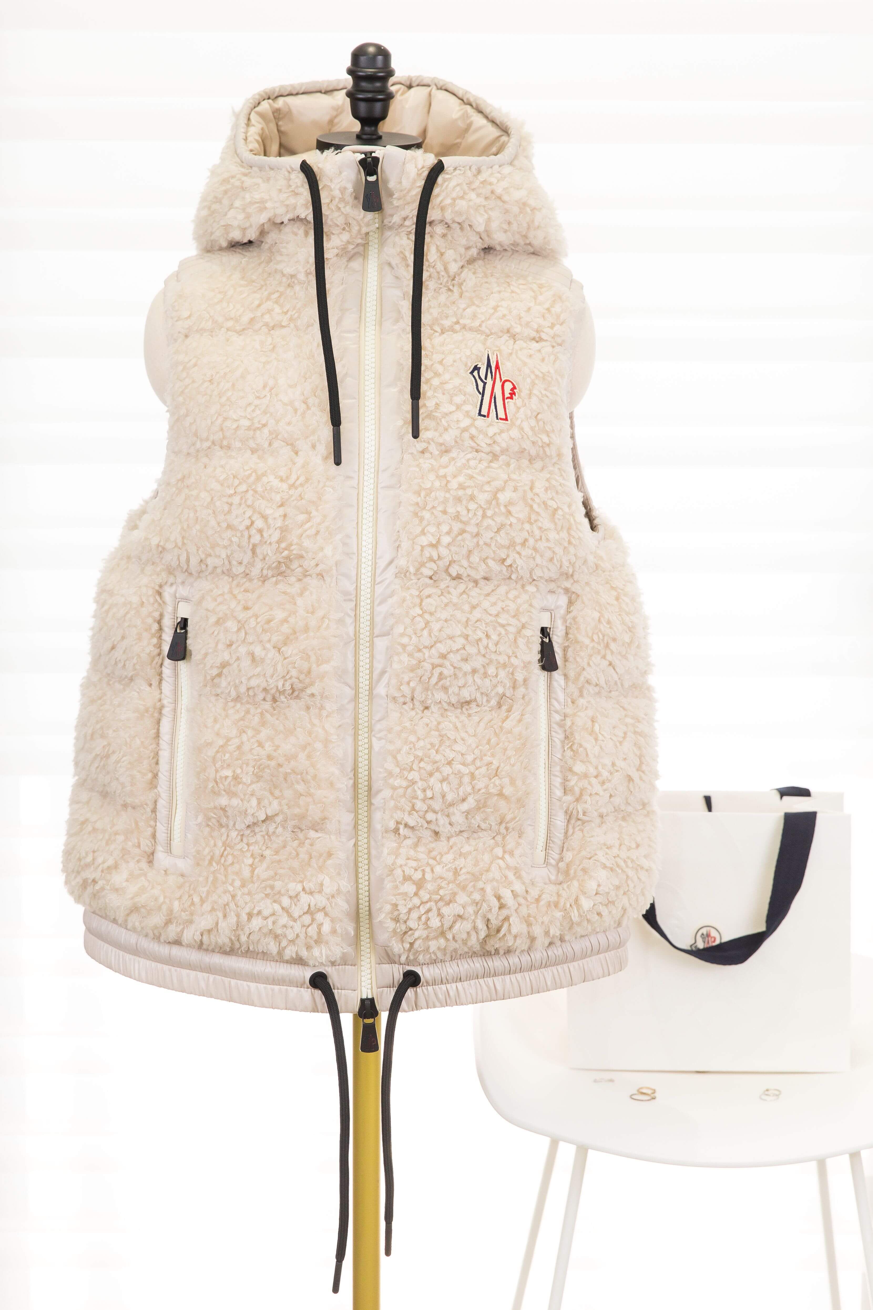 Moncler Teddy Hooded Insulated Gilet 淺米色滑雪系列泰迪絨連帽羽絨背心