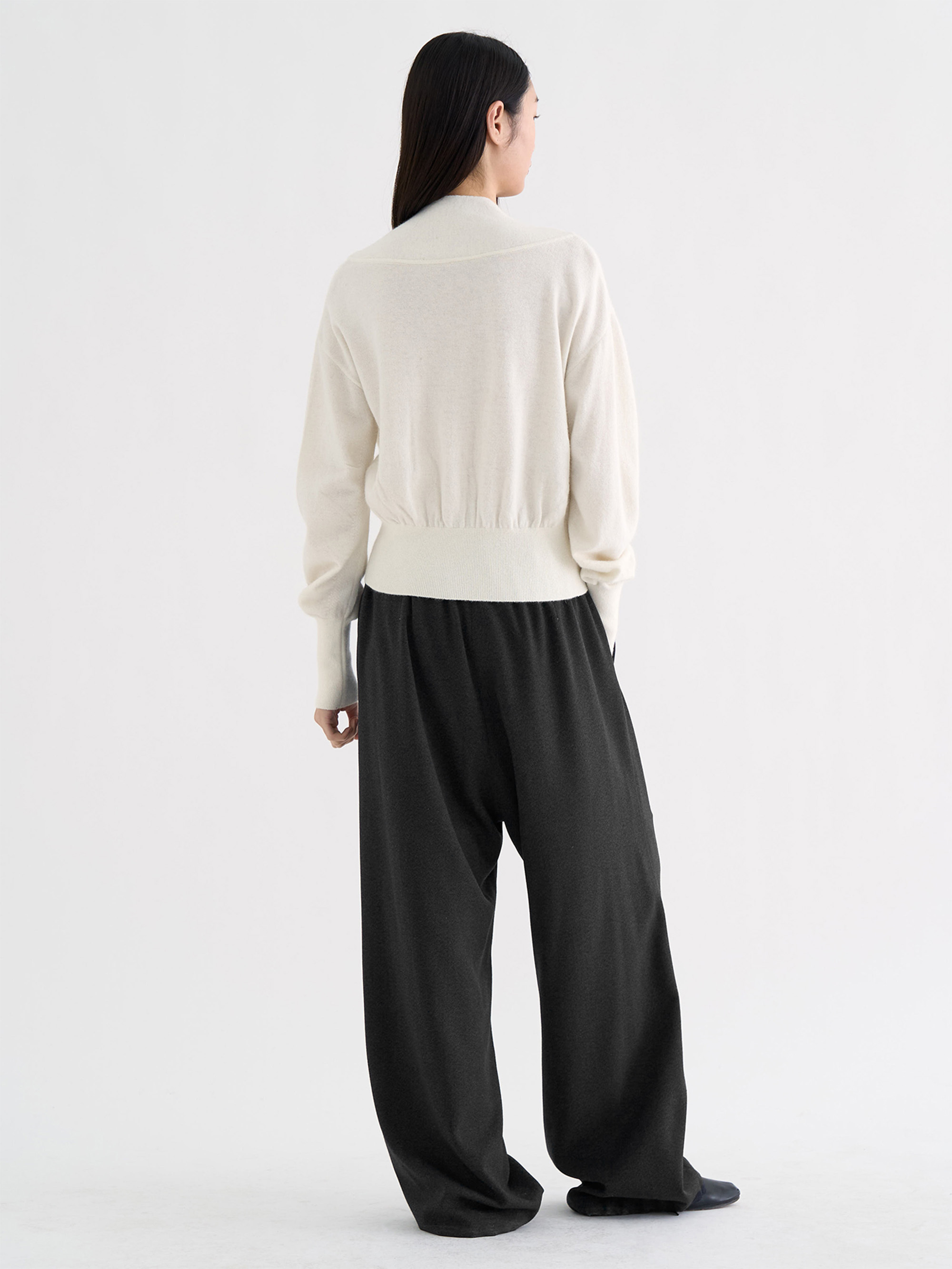 ANGGAE SAGGY PANTS 長褲
